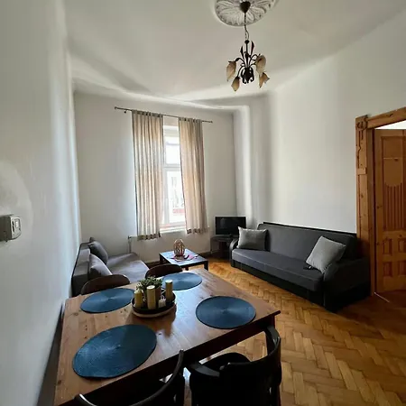 Old Town Apartment *
